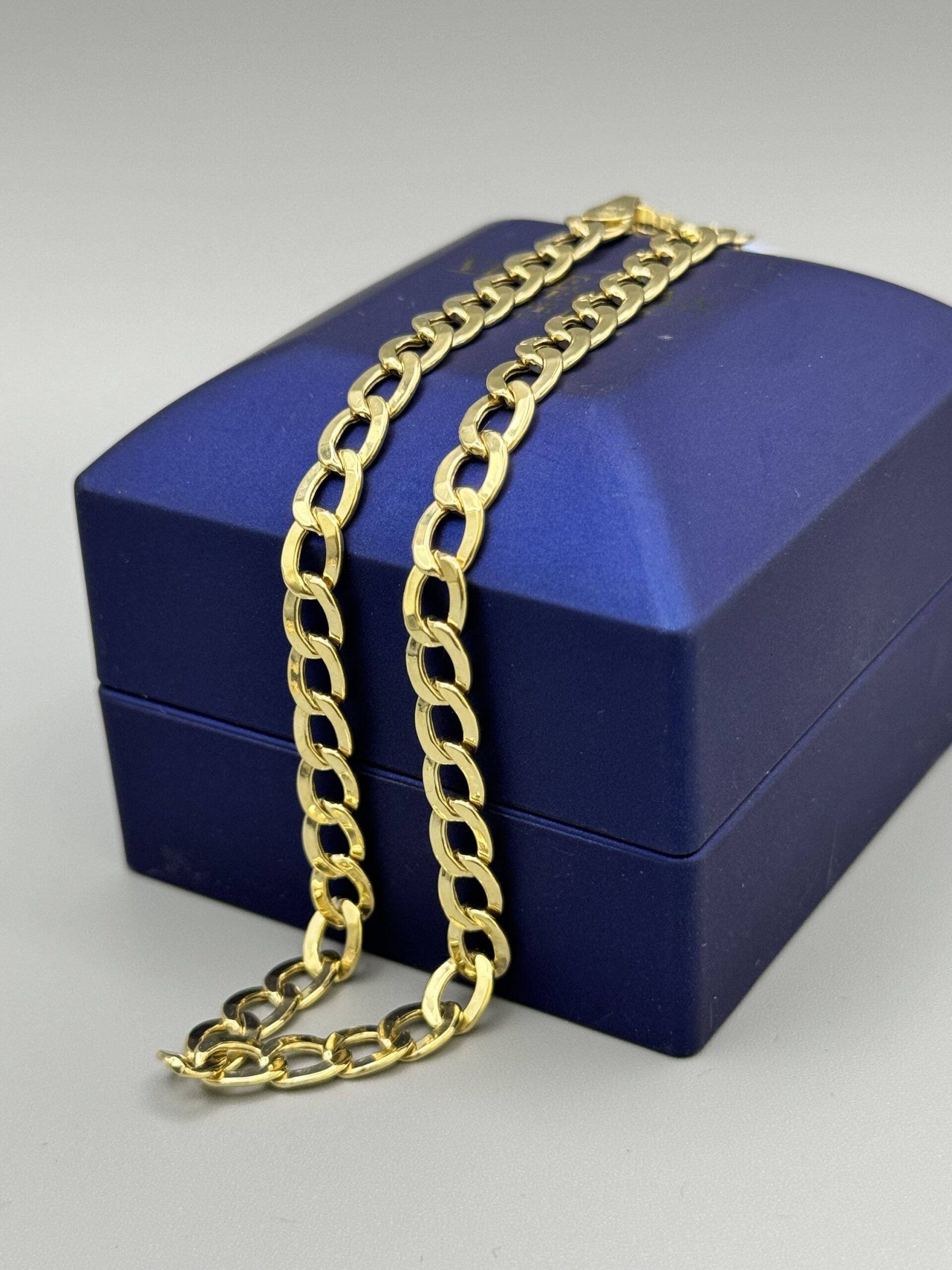 Luxe 10KT Gold 6.5MM CurbLink Anklet - A Stylish 10” Touch! - Image 2