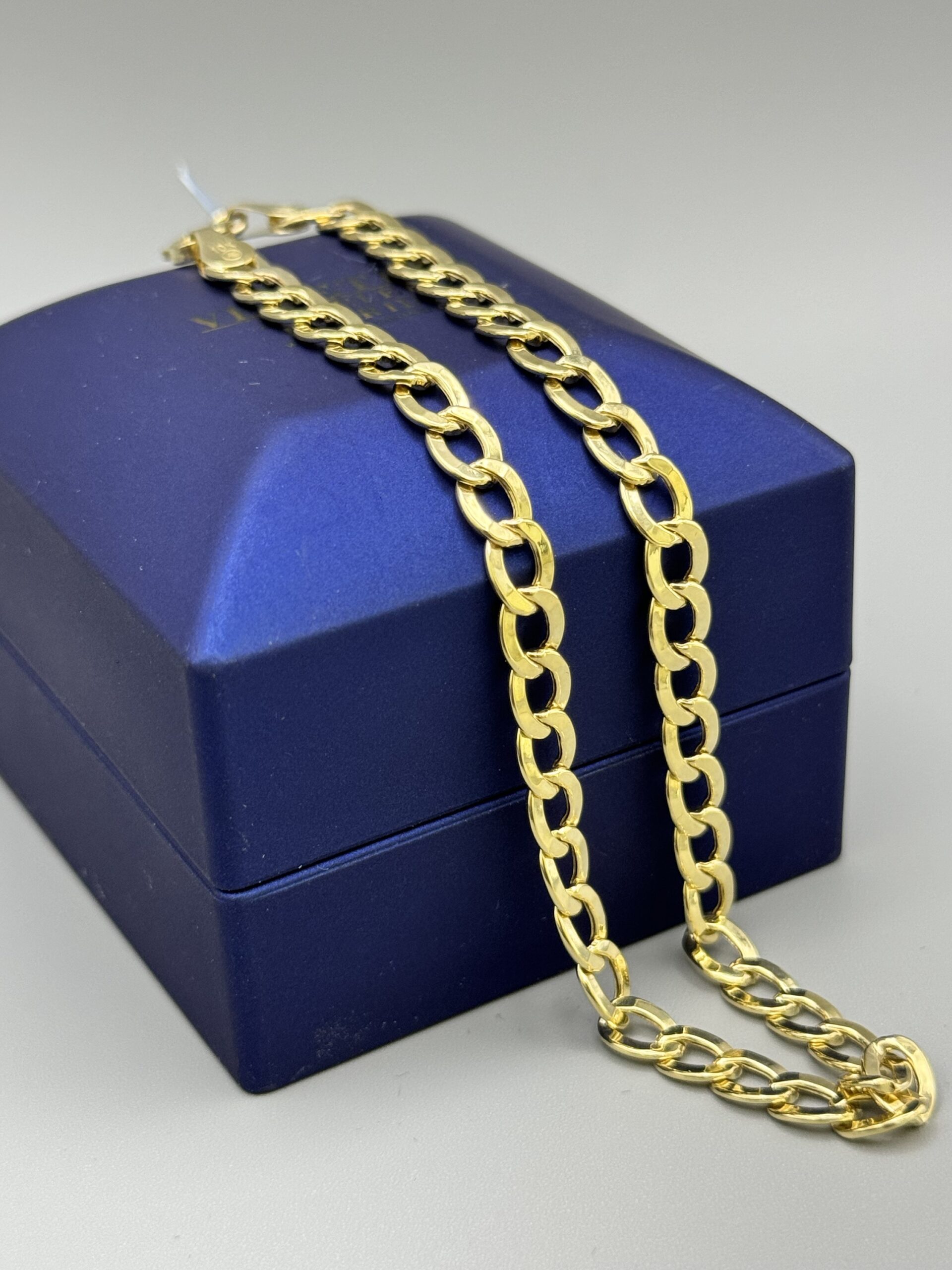 Luxe 10KT Gold 6.5MM CurbLink Anklet - A Stylish 10” Touch!